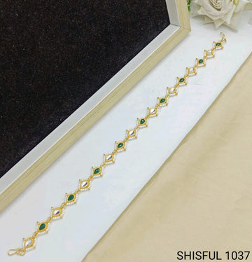 Stylish Rajasthani Matha Patti Maang Tikka for Girls & Women And Traditional Gold Plated Kundan Pearl Maang Tikka with Stone Centerpiece for Women & Bridal Wear