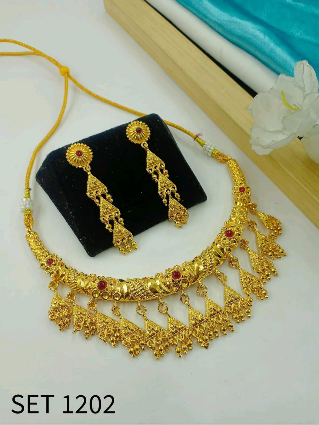 Royal Traditional Gold Finish Necklace With Earring For Women