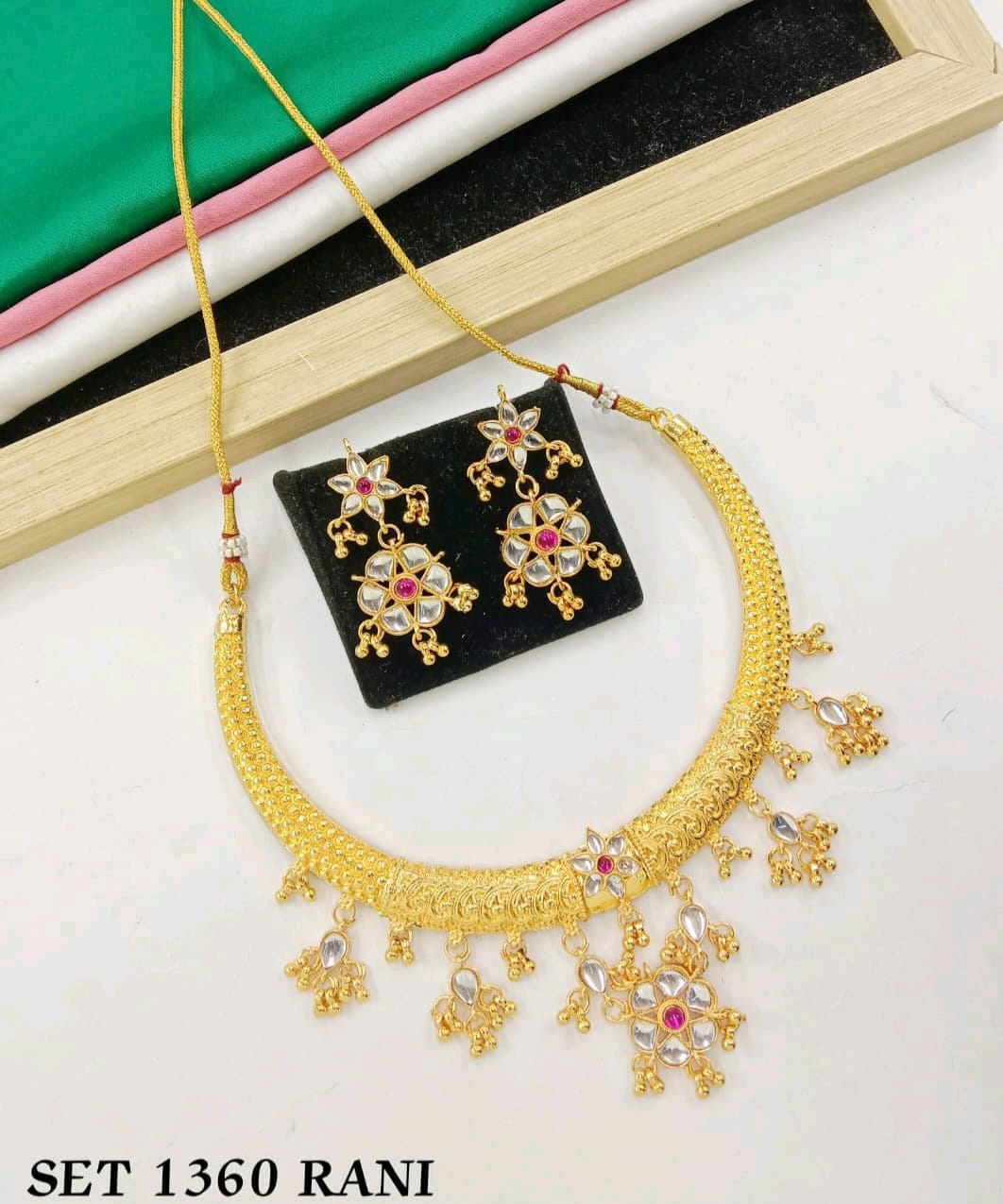 Royal Traditional Gold Finish Necklace For Women