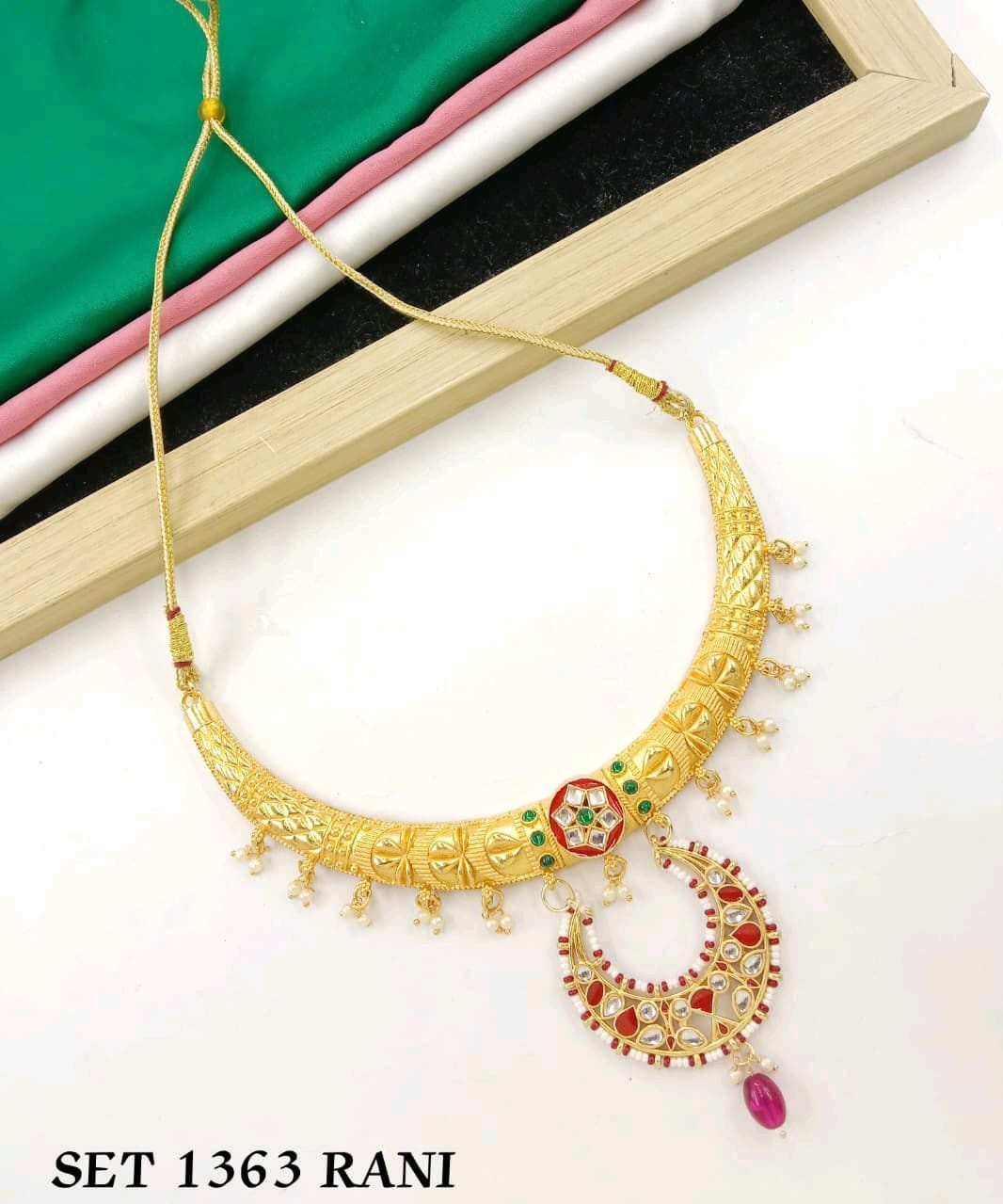 Royal Traditional Gold Finish Necklace For Women