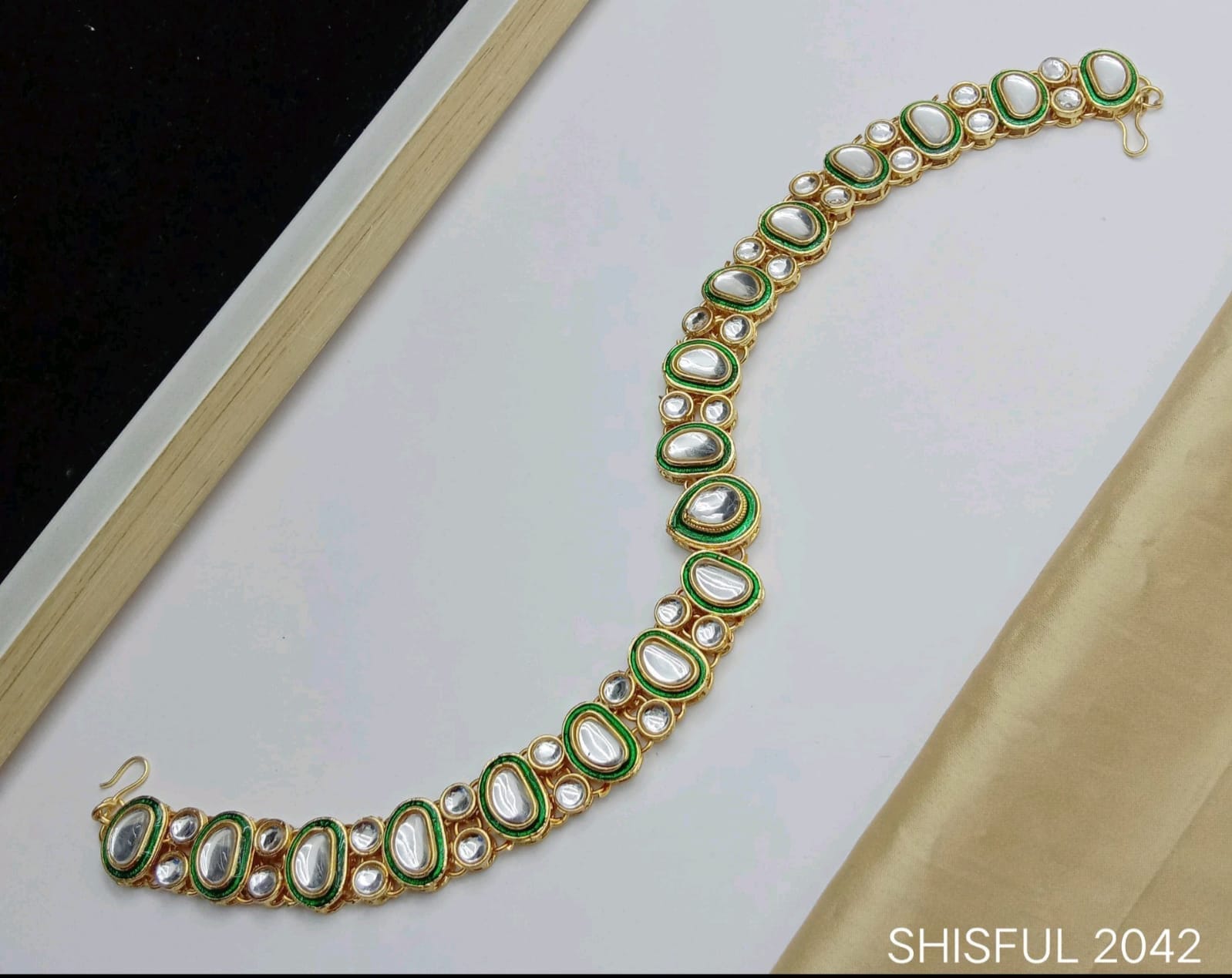 Stylish Rajasthani Matha Patti Maang Tikka for Girls & Women And Traditional Gold Plated Kundan Pearl Maang Tikka with Stone Centerpiece for Women & Bridal Wear