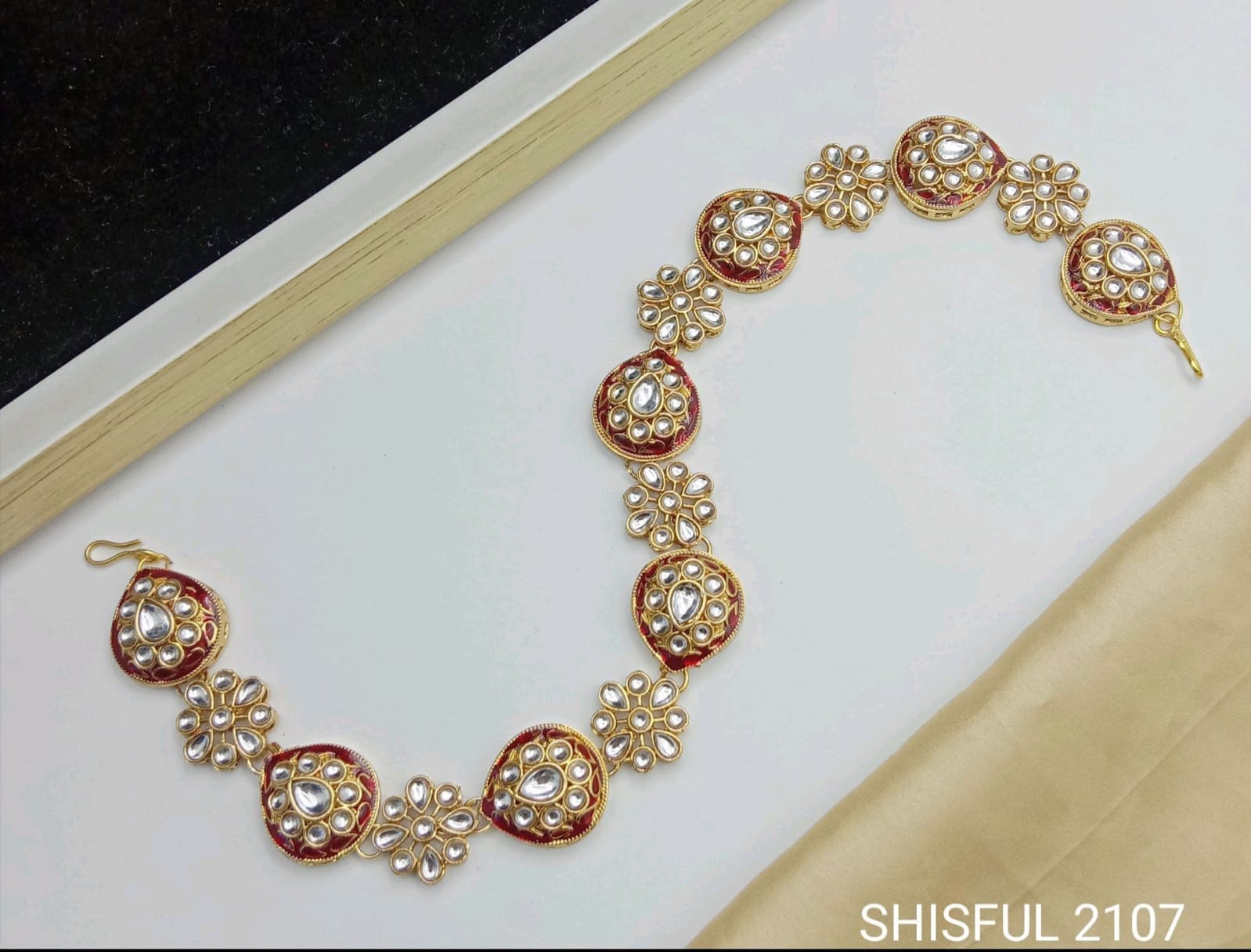 Stylish Rajasthani Matha Patti Maang Tikka for Girls & Women And Traditional Gold Plated Kundan Pearl Maang Tikka with Stone Centerpiece for Women & Bridal Wear